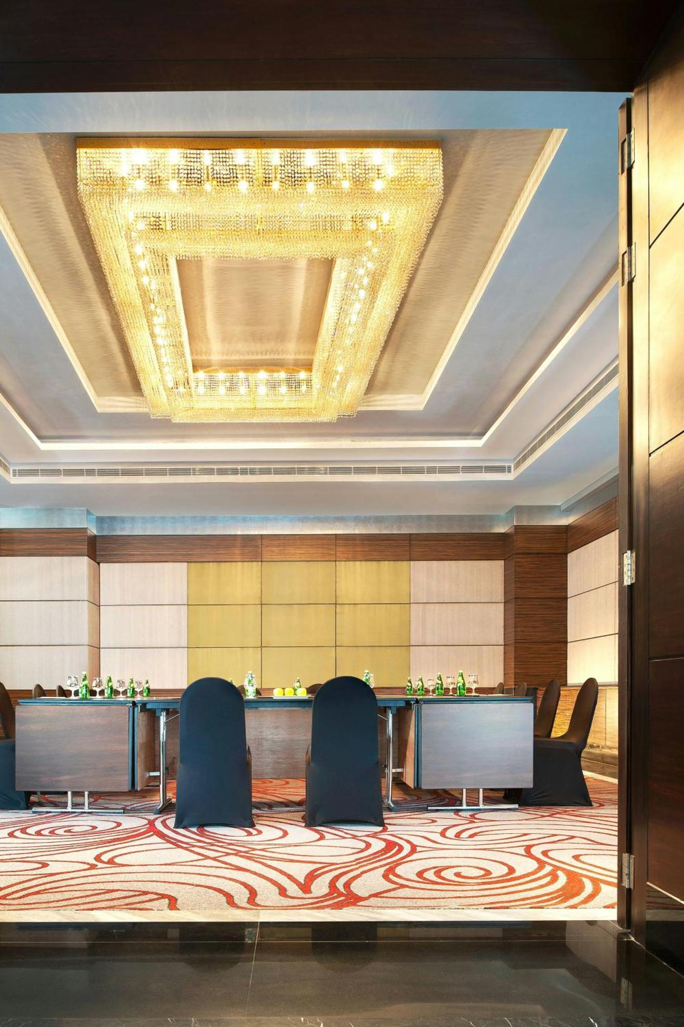 Le Meridien Коимбатур Экстерьер фото